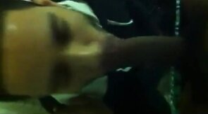 Chupando Rolão no Banheiro - Sexo Oral Amador