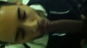 Chupando Rolão no Banheiro - Sexo Oral Amador