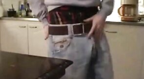 Twink Sagger Shoots a Load on the Table