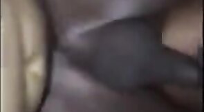 Twink chupa pau e leva mano liberal na bunda