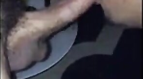 Twink chupa pau e leva mano liberal na bunda