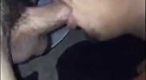 Twink chupa pau e leva mano liberal na bunda