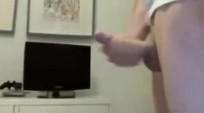 Cute Twink's Sexy Webcam Handjob