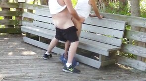 Abuelo y gordito: sexo público con maduros amateurs