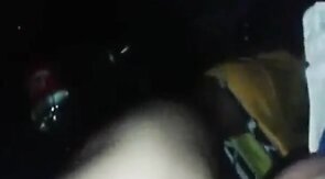 Sexo gay amador atrás do carro