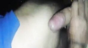 Sexo gay amador atrás do carro