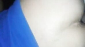 Sexo gay amador atrás do carro