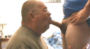 Big-Cock Bear Blows Amateur Stud