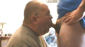 Big-Cock Bear Blows Amateur Stud