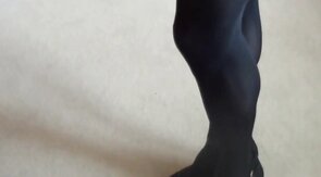 Big-cock crossdresser cums on leg in pantyhose solo video