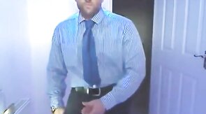 Empresário Barbudo: Punheta Solo Amadora