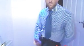 Empresário Barbudo: Punheta Solo Amadora