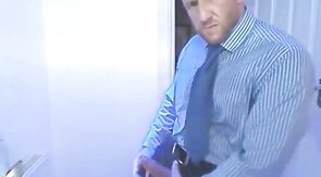 Empresário Barbudo: Punheta Solo Amadora