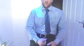 Empresário Barbudo: Punheta Solo Amadora