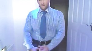 Empresário Barbudo: Punheta Solo Amadora