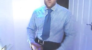 Empresário Barbudo: Punheta Solo Amadora