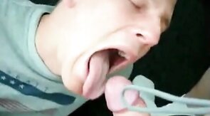 Amateur Dude Sucks Cock and Gets a Mouthful of Cum