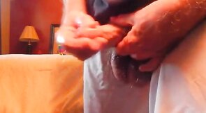 Amateur Bareback: Big Daddy's Handjob