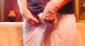 Amateur Bareback: Big Daddy's Handjob