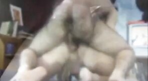 Peludo Coroa Comendo Novinho - Bareback Amateur