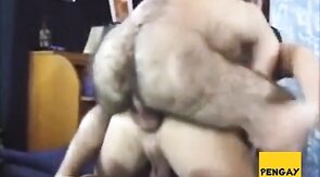 Peludo Coroa Comendo Novinho - Bareback Amateur