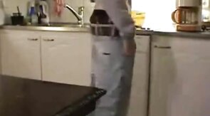 Twink Sagger Shoots a Load on the Table