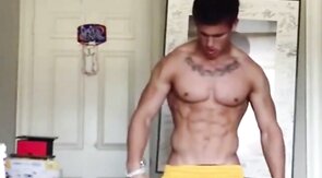 Muscular Hunk Masturbates on Webcam