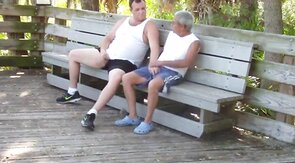 Abuelo y gordito: sexo público con maduros amateurs