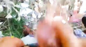 Sesso gay all'aperto: piccolo cazzo e eiaculazione