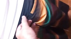 Dois caminhoneiros maduros transando no banheiro