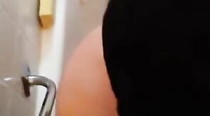 Alter schläft mit einem Jungen beim Amateur-Blowjob