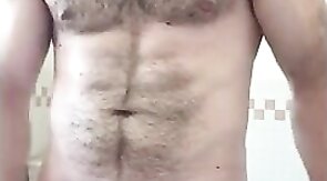 Osito se pajea en la ducha