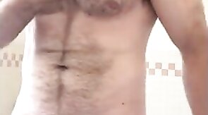 Osito se pajea en la ducha