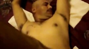 Oso rudo llora como un bebé cuando le dan una buena cogida por el culo.