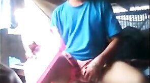 Exibicionista gay mostra o pau em barco