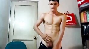 Twink Plays With His Gaping Hot Ass On Webcam
