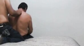 Osito curioso: hetero se deja seducir por un oso amateur