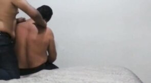 Osito curioso: hetero se deja seducir por un oso amateur