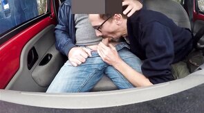 Pipe en Voiture: Branlette en Plein Air