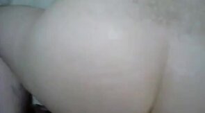 Maduro se deja follar a pelo por un oso amateur