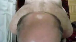 Maduro se deja follar a pelo por un oso amateur