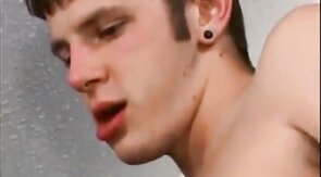 Big Cock Bareback Anal with a Twink Amateur Ends in Facial
