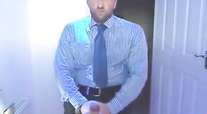 Empresário Barbudo: Punheta Solo Amadora