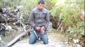 Espiando um macho latino amador se masturbando até o orgasmo