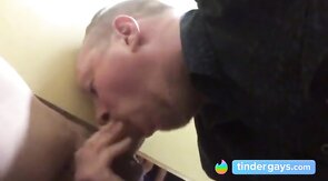 Saugen auf Raststaette - Gay Amateur Video