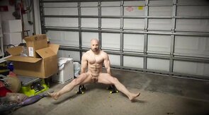 Fit Muscle Daddy Cums Handsfree on Big Cock