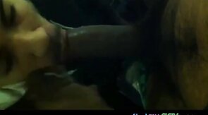 Chupando Rolão no Banheiro - Sexo Oral Amador