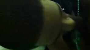 Chupando Rolão no Banheiro - Sexo Oral Amador