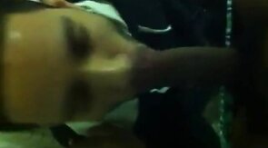 Chupando Rolão no Banheiro - Sexo Oral Amador