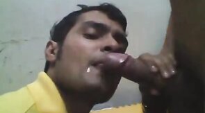 Chupando a Beto: Mamada Amateur de Twink Latino